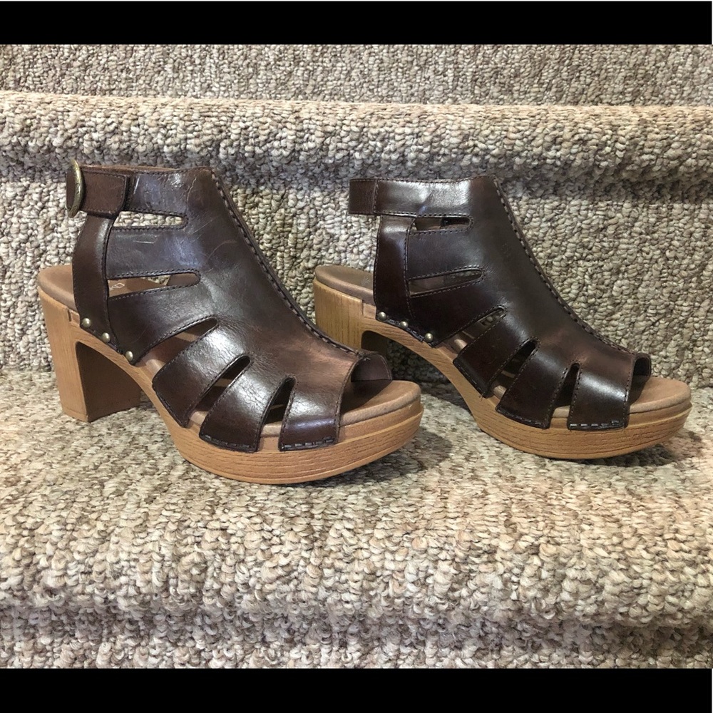 Dansko Demetra Sandal in Teak Vintage Pull…